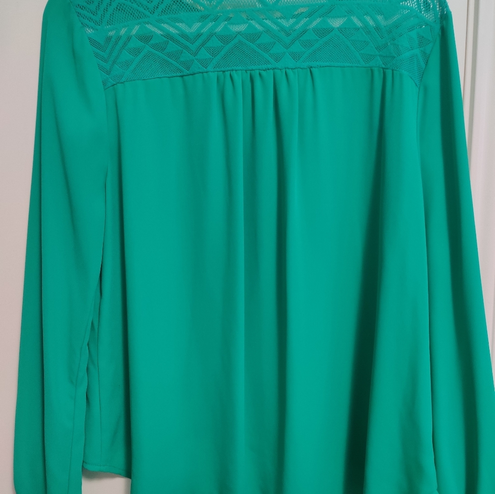 Green blouse - Picture 3 of 4